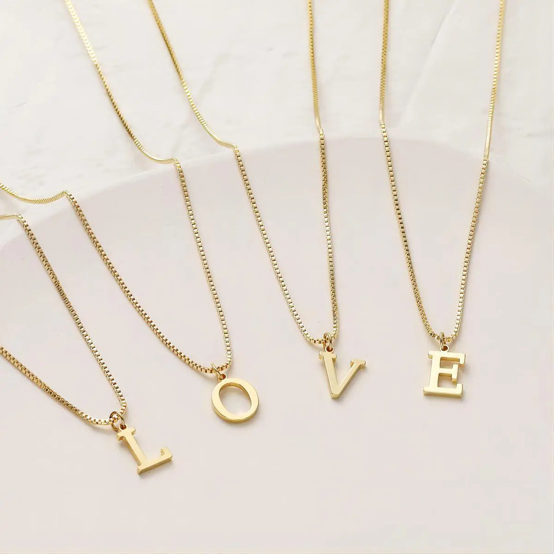 Collier avec initiales lettres d’amour