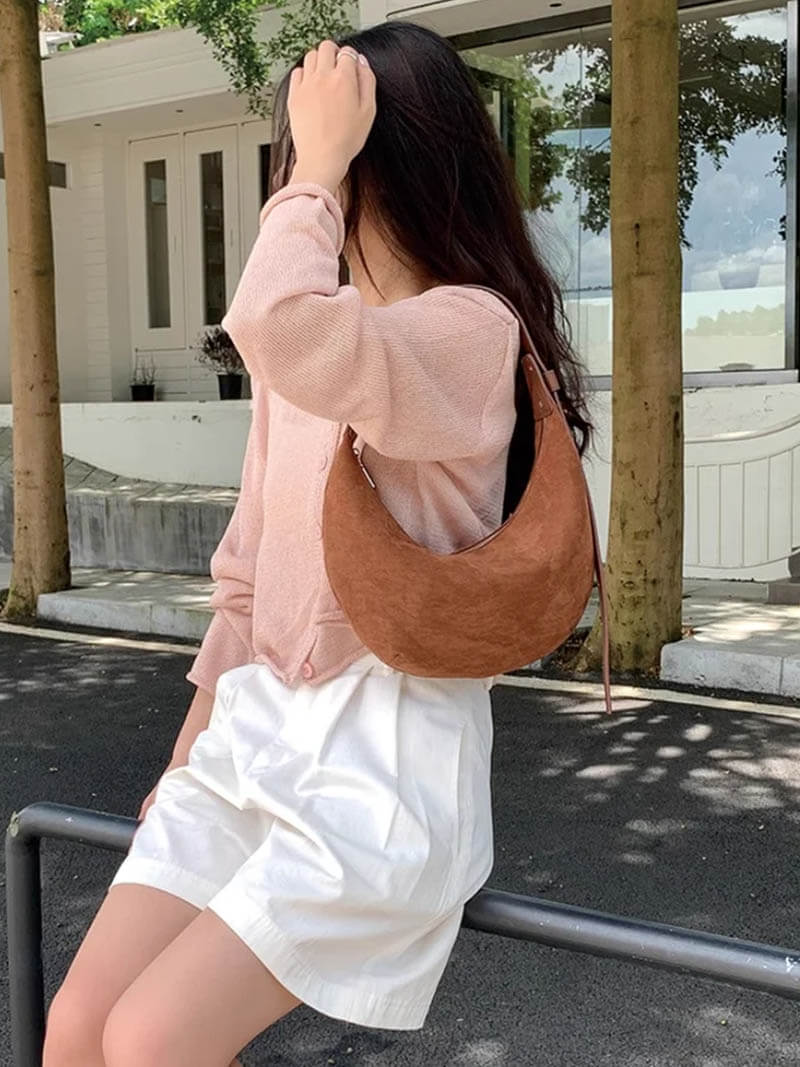 Sac demi-lune en faux suède