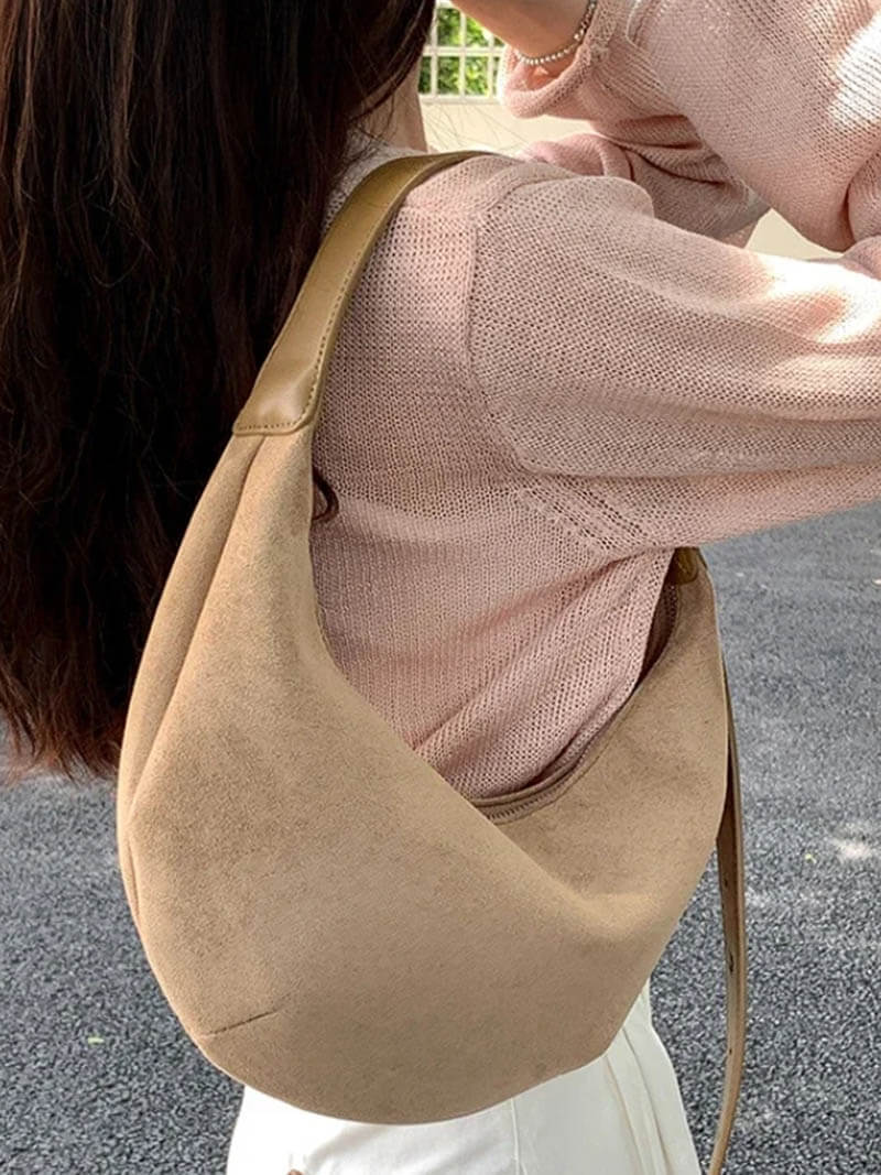 Sac demi-lune en faux suède