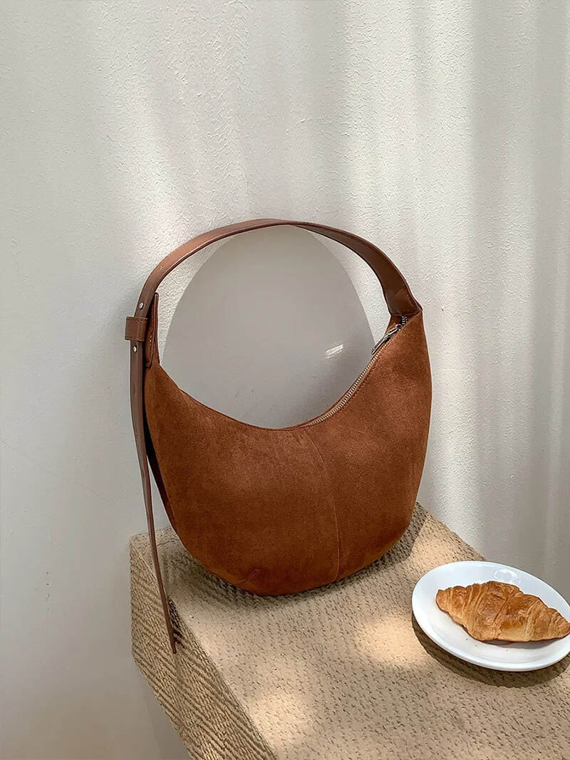 Sac demi-lune en faux suède