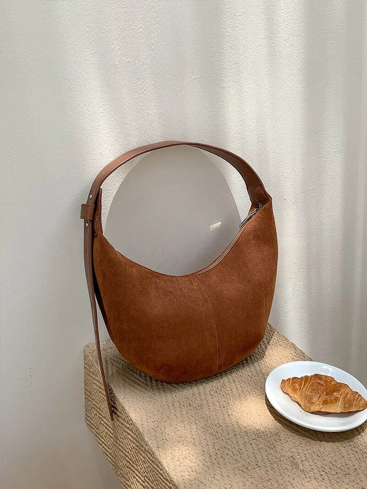 Sac demi-lune en faux suède