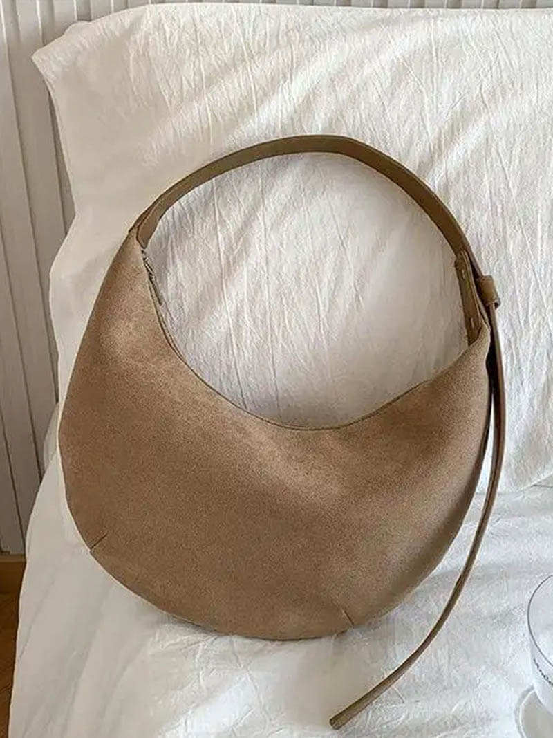 Sac demi-lune en faux suède