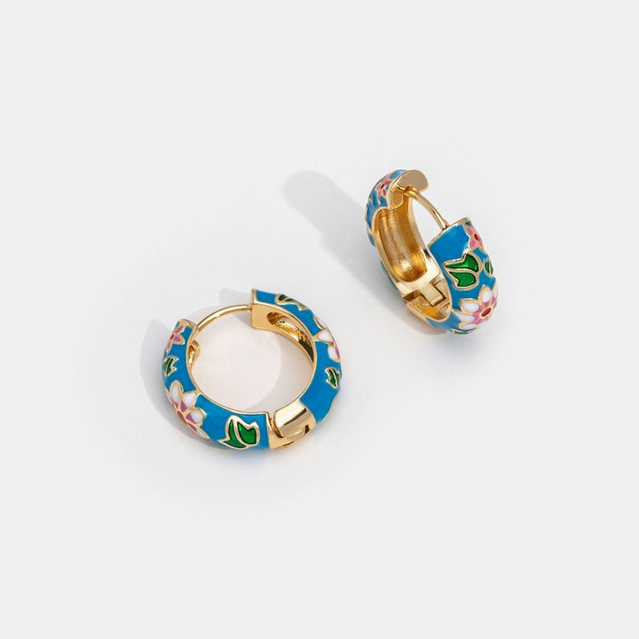 Boucles d’oreilles cercle doré avec fleur